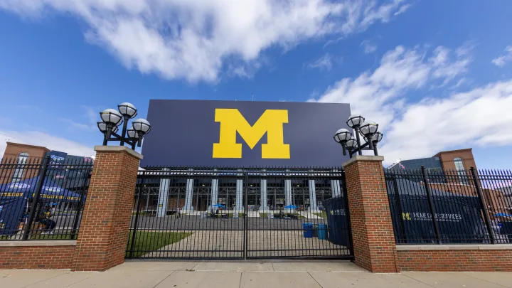 Logo:34nudidlysi= University of Michigan Football
